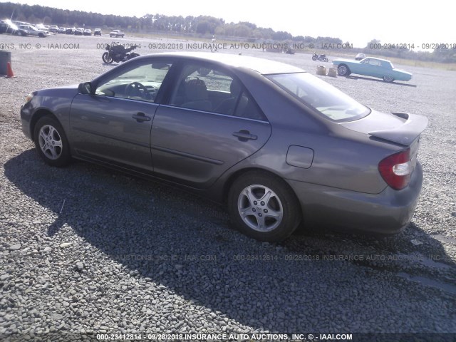 4T1BE32K42U517920 - 2002 TOYOTA CAMRY LE/XLE/SE Сұр фото 3