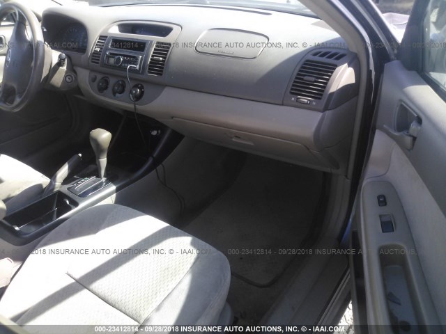 4T1BE32K42U517920 - 2002 TOYOTA CAMRY LE/XLE/SE Сұр фото 5