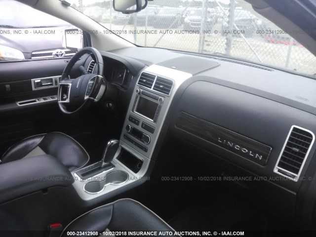 2LMDU88C48BJ09154 - 2008 LINCOLN MKX BLACK photo 5