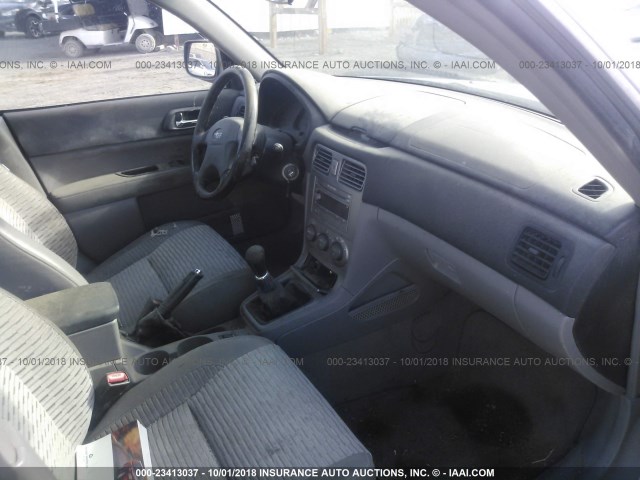 JF1SG656X4G730747 - 2004 SUBARU FORESTER 2.5XS ვერცხლისფერი ფოტო 5