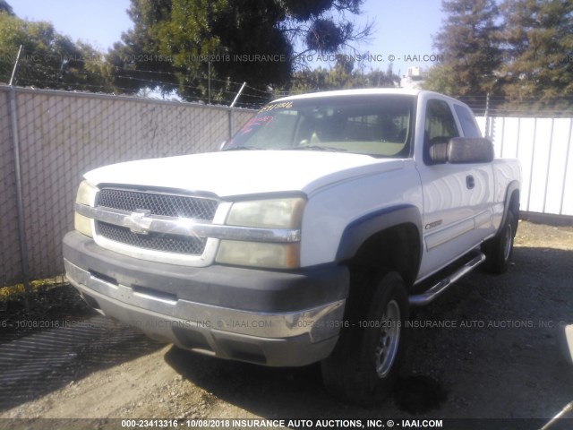 1GCHC29U33E104517 - 2003 CHEVROLET SILVERADO C2500 HEAVY DUTY WHITE photo 2