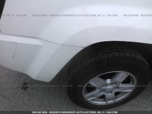 1J4GR48K95C711424 - 2005 JEEP GRAND CHEROKEE LAREDO/COLUMBIA/FREEDOM 白色 照片 6