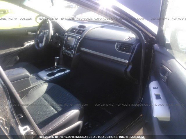 4T1BF1FK7EU351375 - 2014 TOYOTA CAMRY L/SE/LE/XLE Qara foto 5