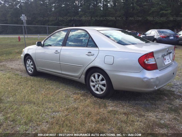 4T1BF30K22U534313 - 2002 TOYOTA CAMRY LE/XLE/SE Gümüş foto 3
