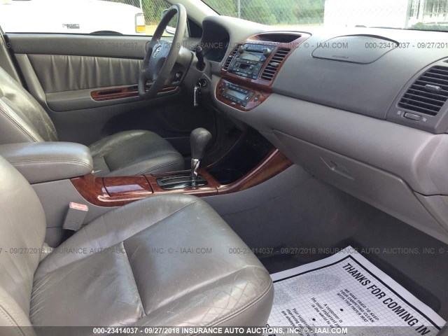 4T1BF30K22U534313 - 2002 TOYOTA CAMRY LE/XLE/SE Gümüş foto 5