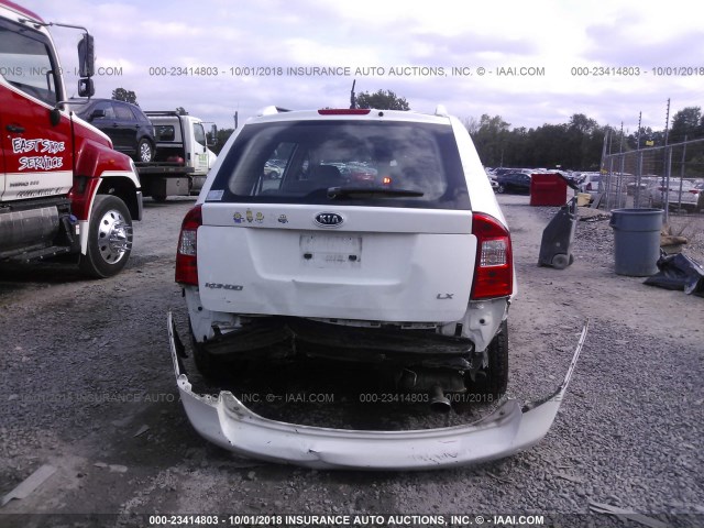 KNAFG525977024601 - 2007 KIA RONDO LX/EX WHITE photo 6