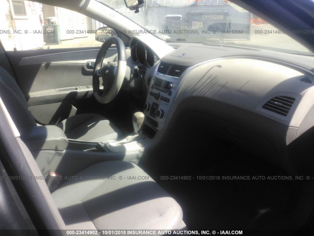 1G1ZA5E04CF383087 - 2012 CHEVROLET MALIBU LS ნაცრისფერი ფოტო 5