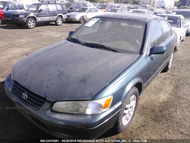 JT2BF28K4W0085404 - 1998 TOYOTA CAMRY LE/XLE Yaşıl foto 2