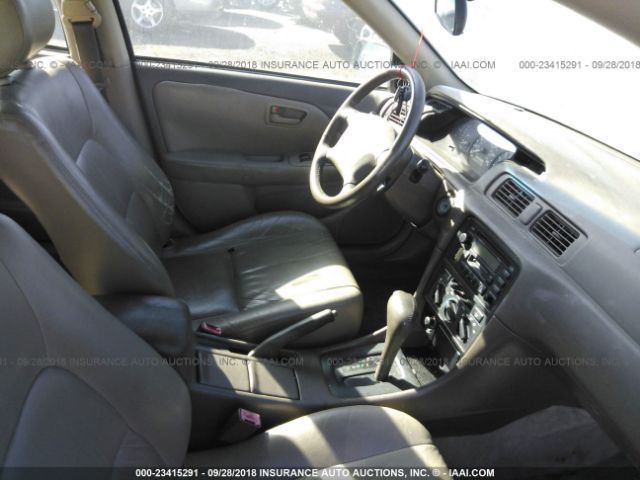JT2BF28K4W0085404 - 1998 TOYOTA CAMRY LE/XLE Yaşıl foto 5
