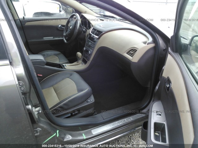 1G1ZE5E79AF110807 - 2010 CHEVROLET MALIBU LTZ 棕色 照片 5