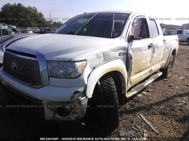 5TFUW5F13CX235405 - 2012 TOYOTA TUNDRA DOUBLE CAB SR5 WHITE photo 2