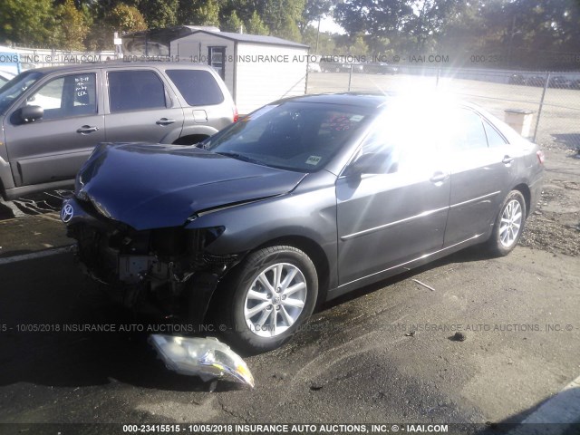4T1BK3EK2BU124633 - 2011 TOYOTA CAMRY SE/LE/XLE GRAY photo 2