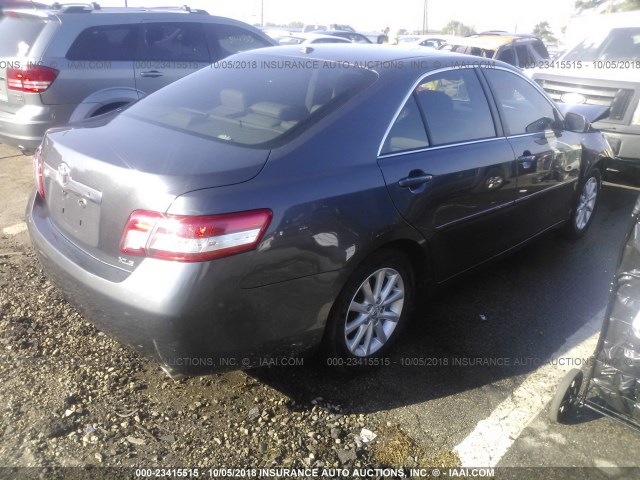 4T1BK3EK2BU124633 - 2011 TOYOTA CAMRY SE/LE/XLE GRAY photo 4