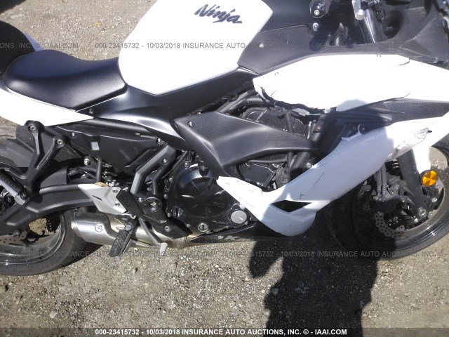 JKAEXEJ18HDA00920 - 2017 KAWASAKI EX650 J თეთრი ფოტო 8