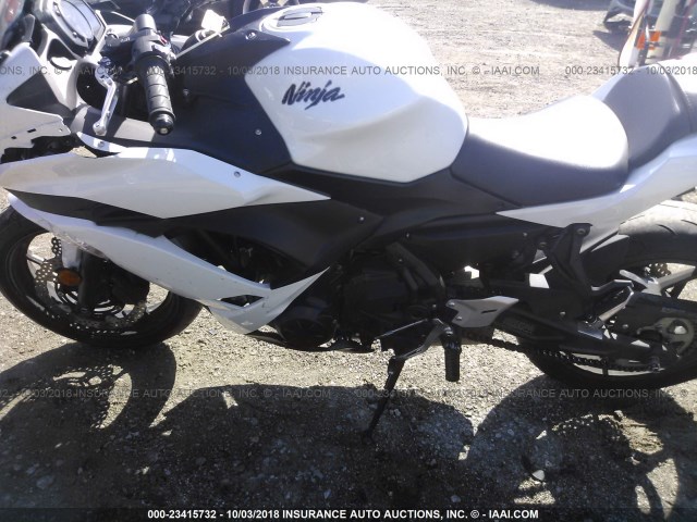 JKAEXEJ18HDA00920 - 2017 KAWASAKI EX650 J თეთრი ფოტო 9