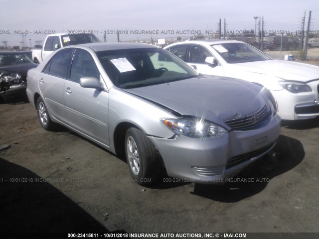 4T1BF30K65U083276 - 2005 TOYOTA CAMRY LE/XLE/SE SILVER photo 1
