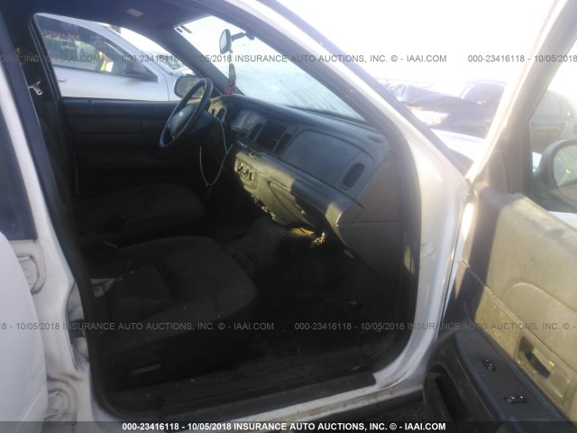 2FAFP71W84X166099 - 2004 FORD CROWN VICTORIA POLICE INTERCEPTOR 白色 照片 5