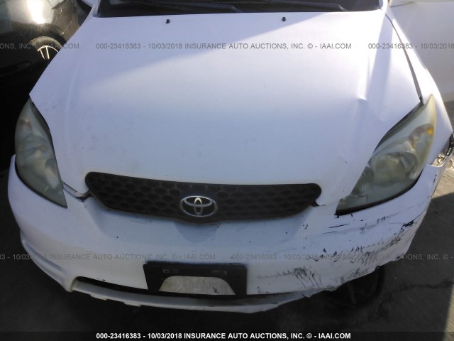 2T1KR32E74C290628 - 2004 TOYOTA COROLLA MATRIX XR WHITE photo 6