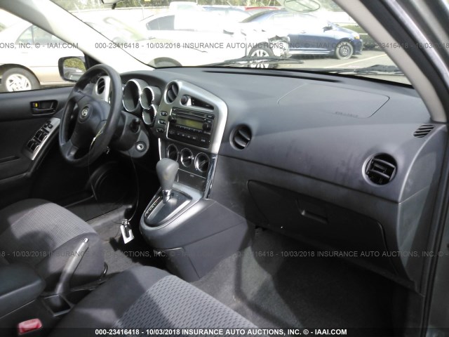 2T1KR32E18C706324 - 2008 TOYOTA COROLLA MATRIX XR GRAY photo 5