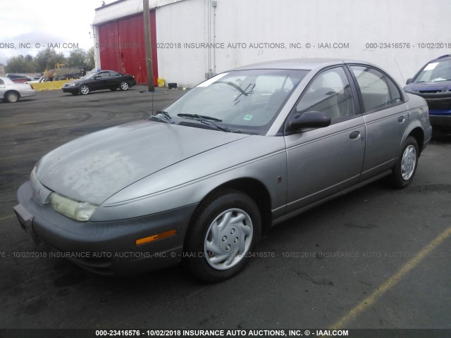 1G8ZF528XWZ159077 - 1998 SATURN SL GRAY photo 2