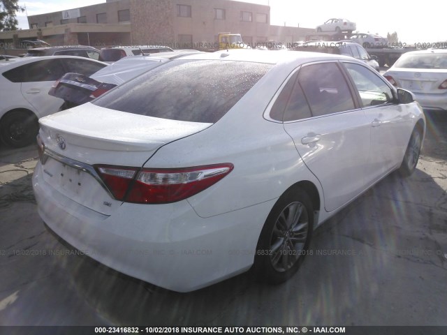 4T1BF1FK7GU116221 - 2016 TOYOTA CAMRY LE/XLE/SE/XSE WHITE photo 4
