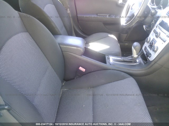 1G1ZC5E06A4108288 - 2010 CHEVROLET MALIBU 1LT SILVER photo 5