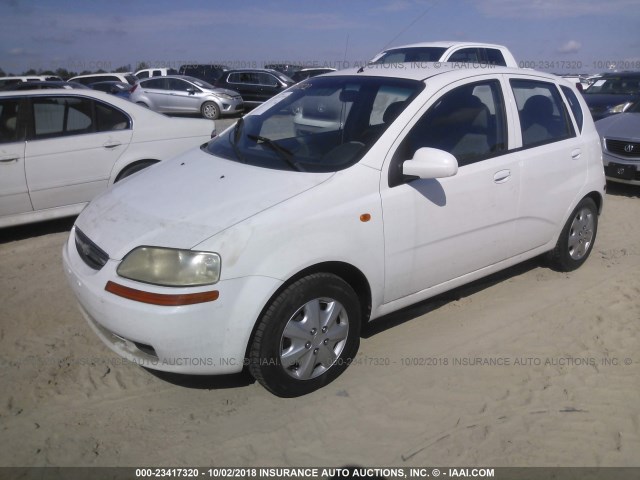 KL1TJ62644B215347 - 2004 CHEVROLET AVEO LS WHITE photo 2