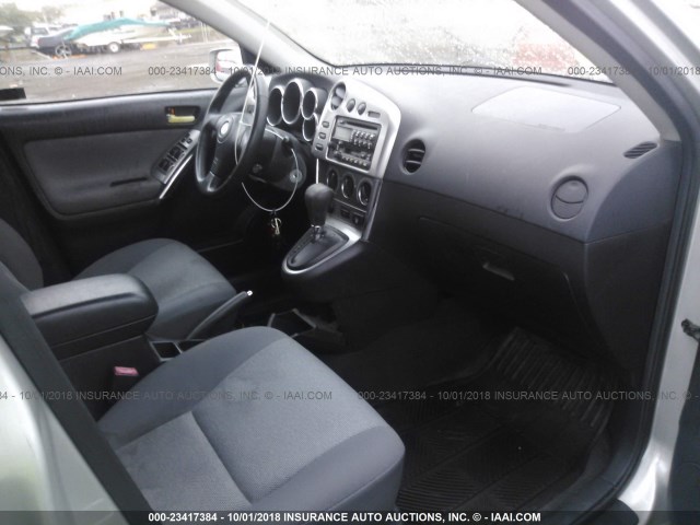 2T1KR32E03C090897 - 2003 TOYOTA COROLLA MATRIX XR SILVER photo 5