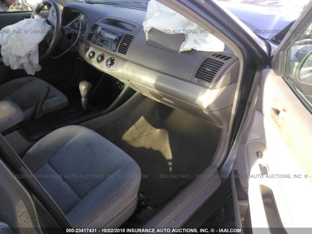 4T1BE32K74U814263 - 2004 TOYOTA CAMRY LE/XLE/SE 锡色 照片 5