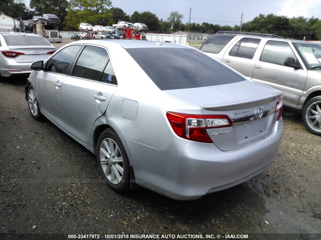 4T1BF1FK1EU745938 - 2014 TOYOTA CAMRY L/SE/LE/XLE Gümüş foto 3