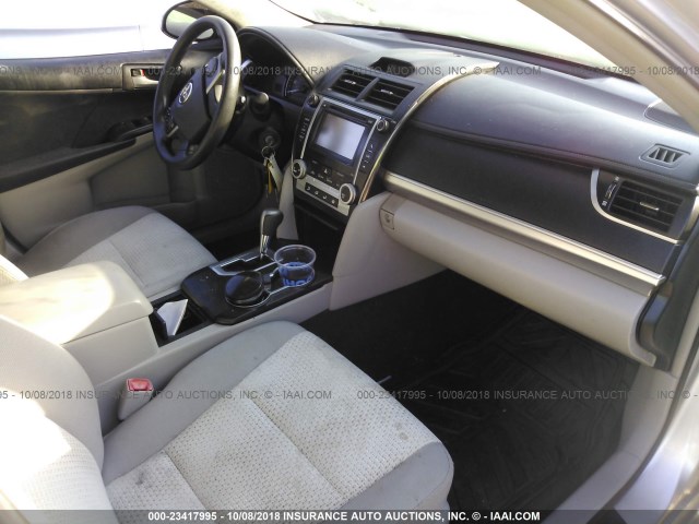 4T1BF1FK7CU122918 - 2012 TOYOTA CAMRY SE/LE/XLE 银色 照片 5