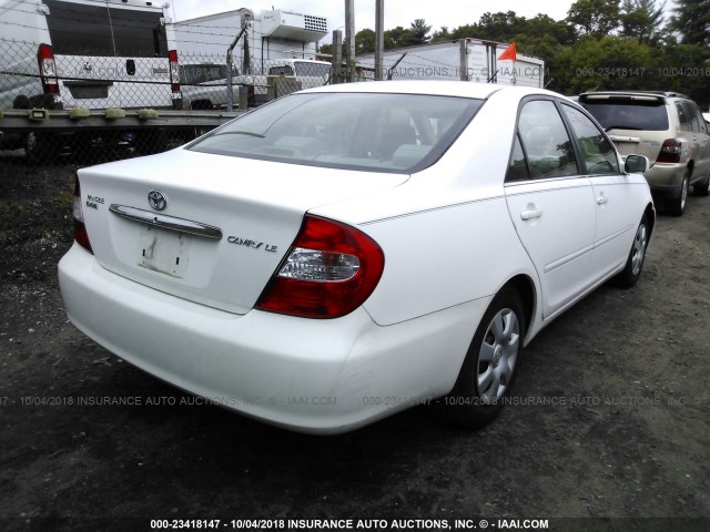 4T1BE32K42U063314 - 2002 TOYOTA CAMRY LE/XLE/SE WHITE photo 4