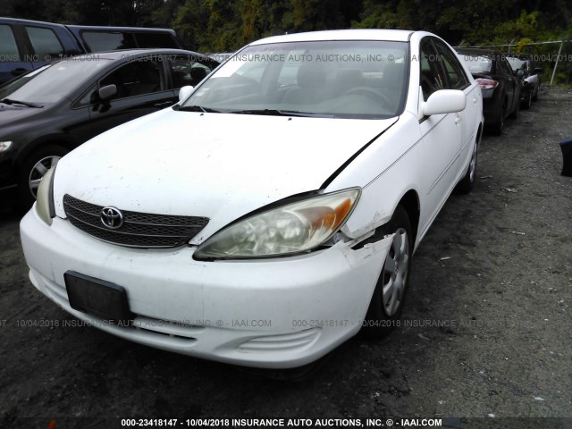 4T1BE32K42U063314 - 2002 TOYOTA CAMRY LE/XLE/SE WHITE photo 6