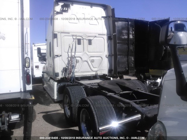 1FUJGLDR9BSBB5981 - 2011 FREIGHTLINER CASCADIA 125  WHITE photo 3