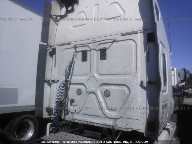 1FUJGLDR9BSBB5981 - 2011 FREIGHTLINER CASCADIA 125  WHITE photo 7