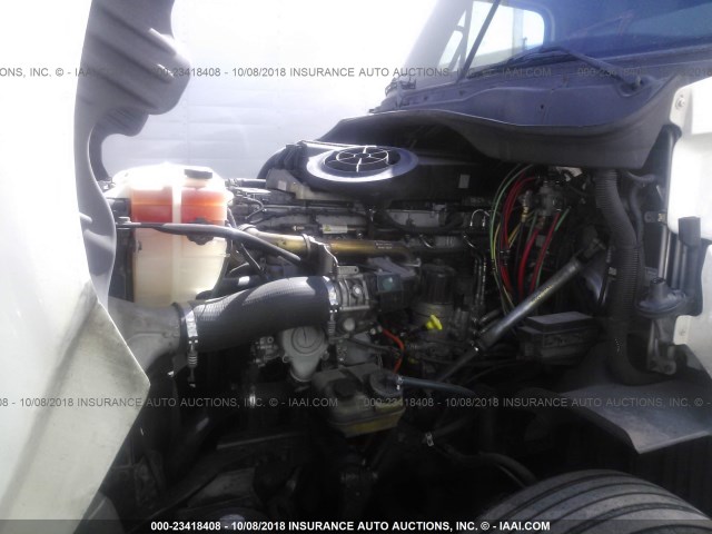 1FUJGLDR9BSBB5981 - 2011 FREIGHTLINER CASCADIA 125  WHITE photo 9