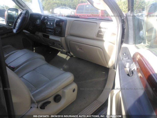 1FTSX21P05EA83936 - 2005 FORD F250 SUPER DUTY ნაცრისფერი ფოტო 5