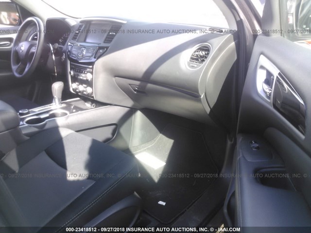 5N1DR2MM2JC634597 - 2018 NISSAN PATHFINDER S/SV/SL/PLATINUM GRAY photo 5