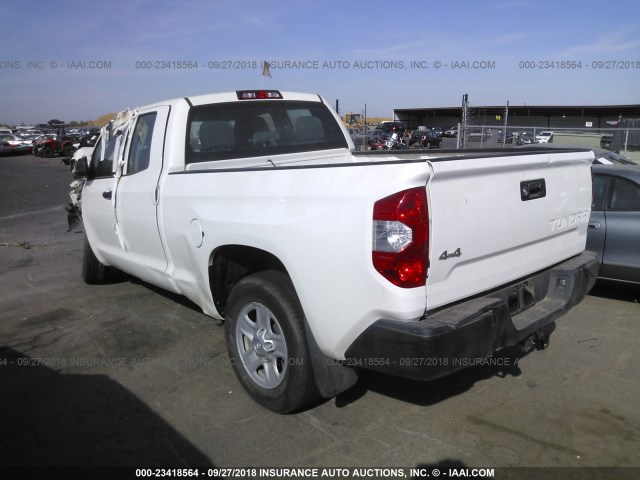 5TFUM5F18JX074603 - 2018 TOYOTA TUNDRA DOUBLE CAB SR/SR5 WHITE photo 3