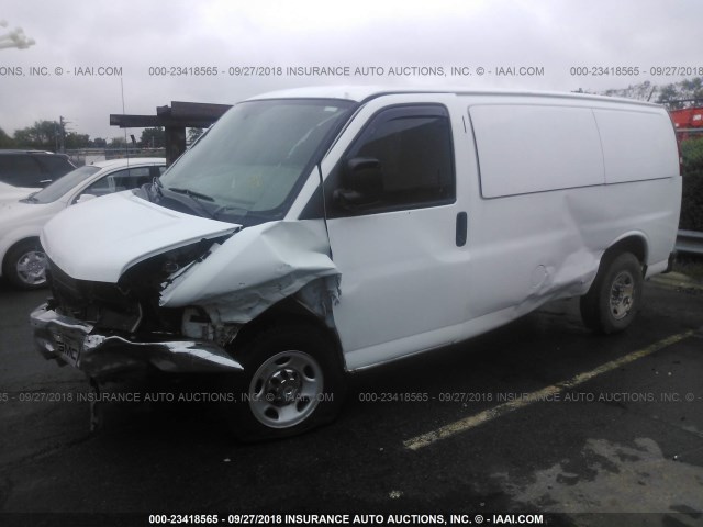 1GTW7FCF0F1238961 - 2015 GMC SAVANA G2500 WHITE photo 2