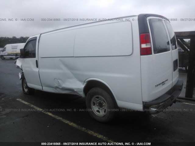 1GTW7FCF0F1238961 - 2015 GMC SAVANA G2500 WHITE photo 3