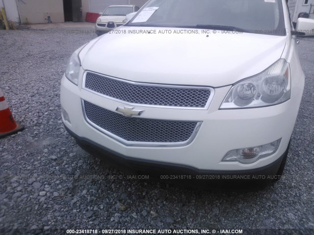 1GNKRLED0BJ250662 - 2011 CHEVROLET TRAVERSE LTZ WHITE photo 6