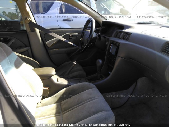 4T1BG22K8YU938620 - 2000 TOYOTA CAMRY CE/LE/XLE 黑色 照片 5