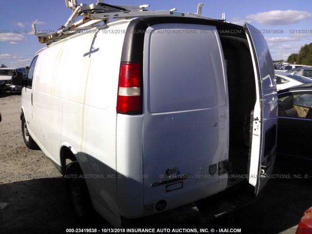 1GCHG35U051109281 - 2005 CHEVROLET EXPRESS G3500  WHITE photo 3