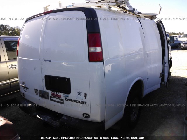 1GCHG35U051109281 - 2005 CHEVROLET EXPRESS G3500  WHITE photo 4