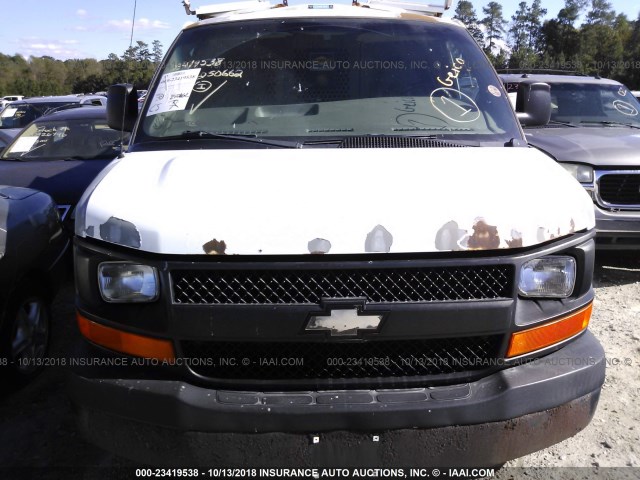 1GCHG35U051109281 - 2005 CHEVROLET EXPRESS G3500  WHITE photo 6