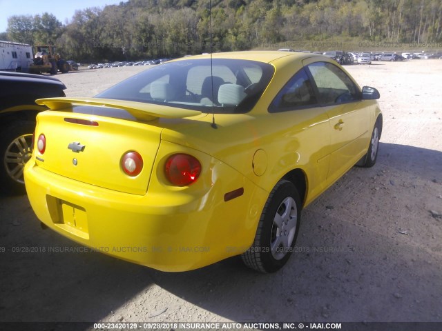 1G1AK12F357646825 - 2005 CHEVROLET COBALT YELLOW photo 4