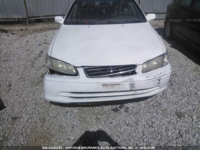 4T1BG22K91U769360 - 2001 TOYOTA CAMRY CE/LE/XLE 白色 照片 6