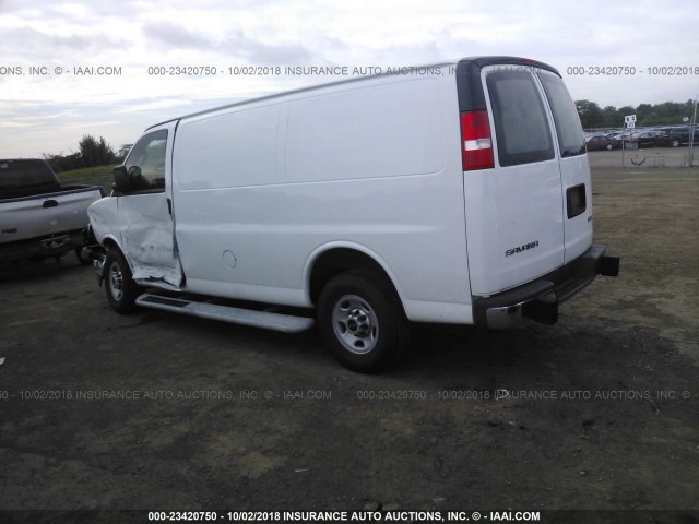 1GTW7AFF6H1915335 - 2017 GMC SAVANA G2500 WHITE photo 3