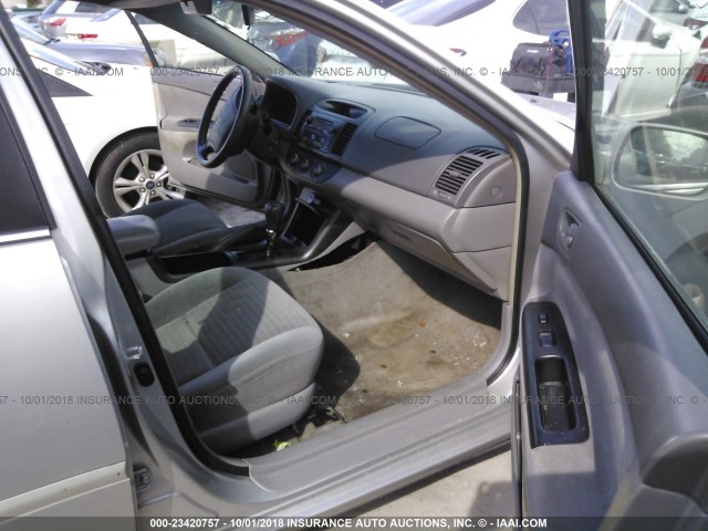 4T1BE32K15U529995 - 2005 TOYOTA CAMRY LE/XLE/SE Boz foto 5